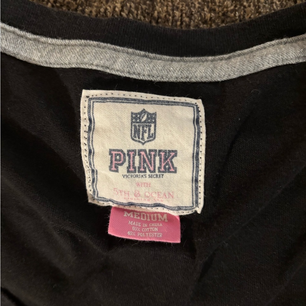 PINK Victoria's Secret Black and Gold V-Neck New Orleans Saints - Picture 4 of 5